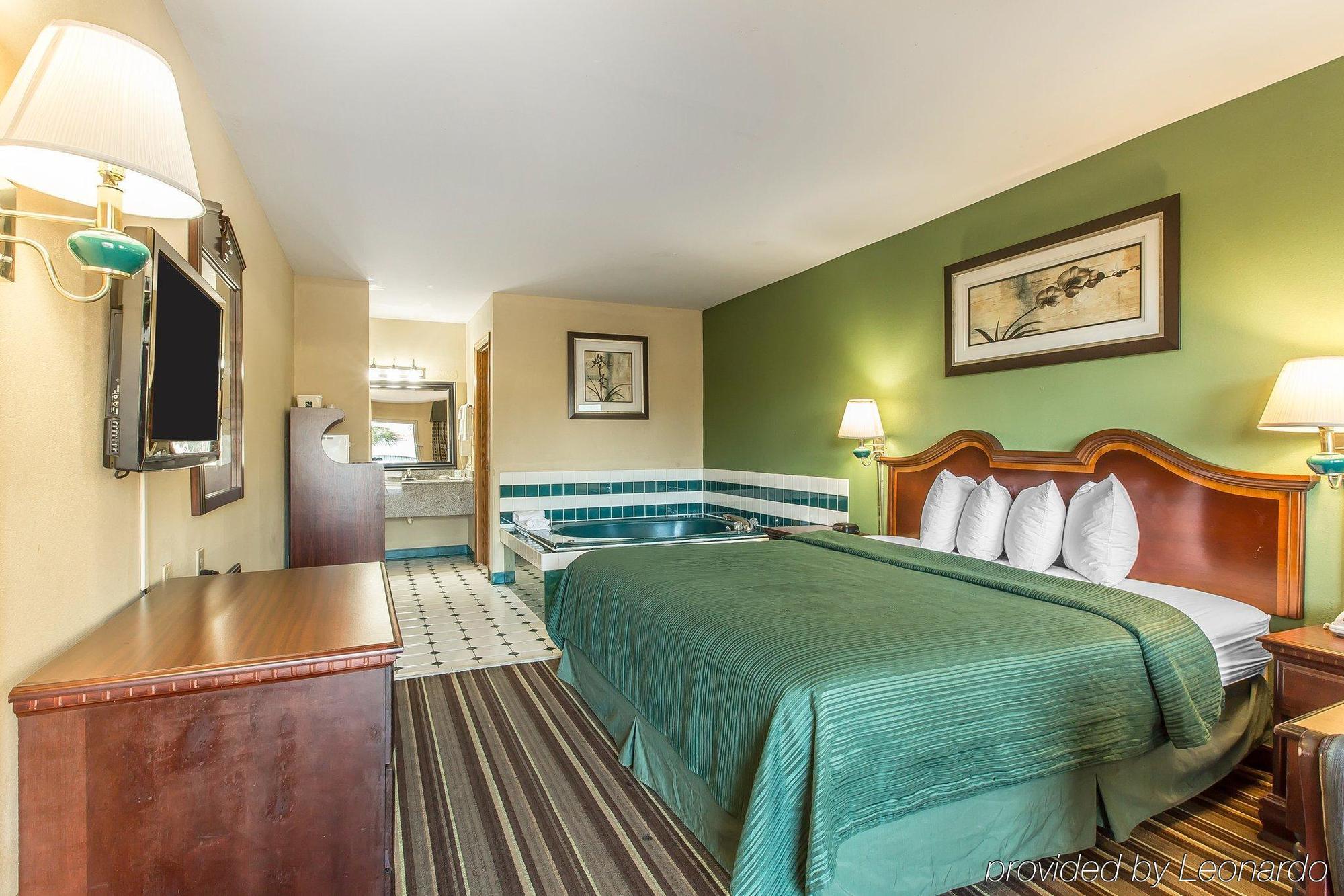 Quality Inn And Suites Macon Exterior foto